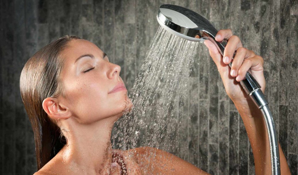 Farsi la doccia con un'acqua pulita e sana
