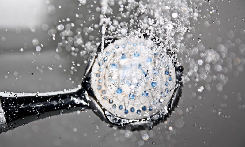 Acqua pulita mentre ti fai la doccia